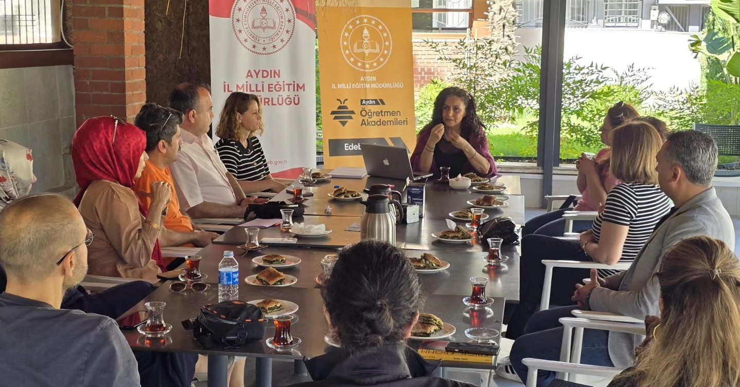 Aydın&rsquo;da "Maarifin Kalemleri" s&ouml;yleşisi yoğun ilgi g&ouml;rd&uuml;
