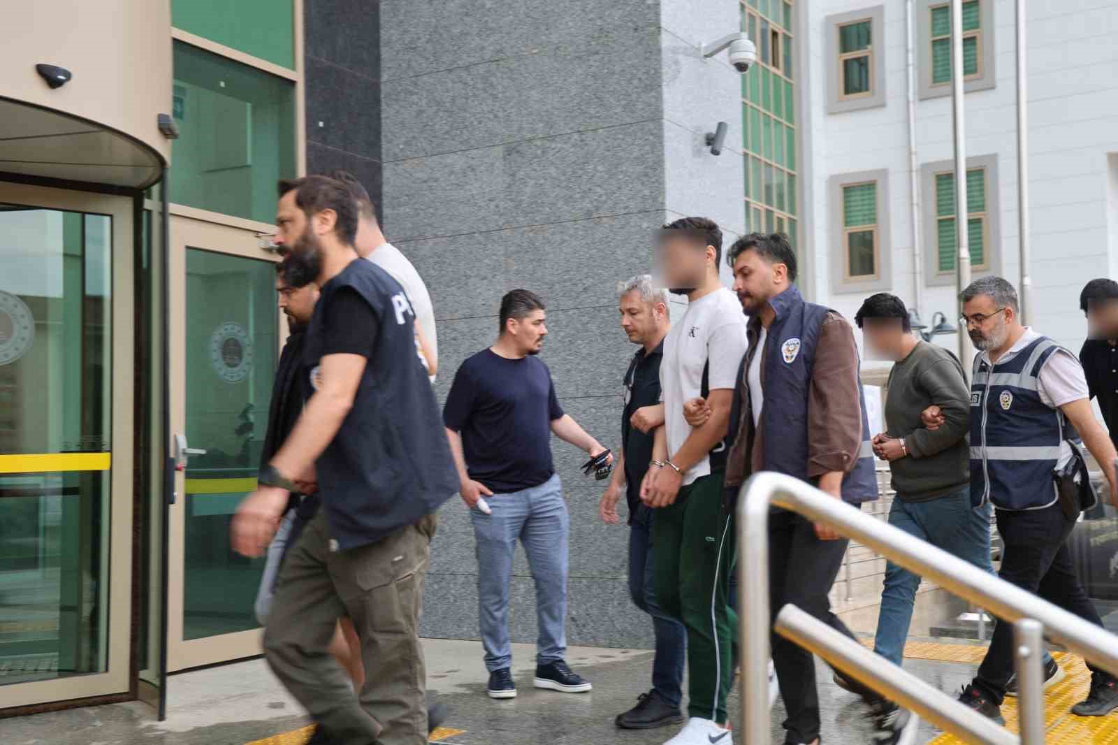 Kozan’da 5 cinayet şüphelisi adliyeye sevk edildi
