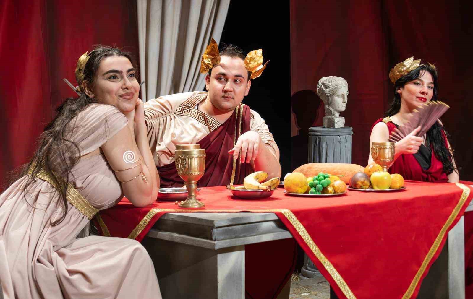 "Büyük Romulus"dan sezona alkışlarla veda