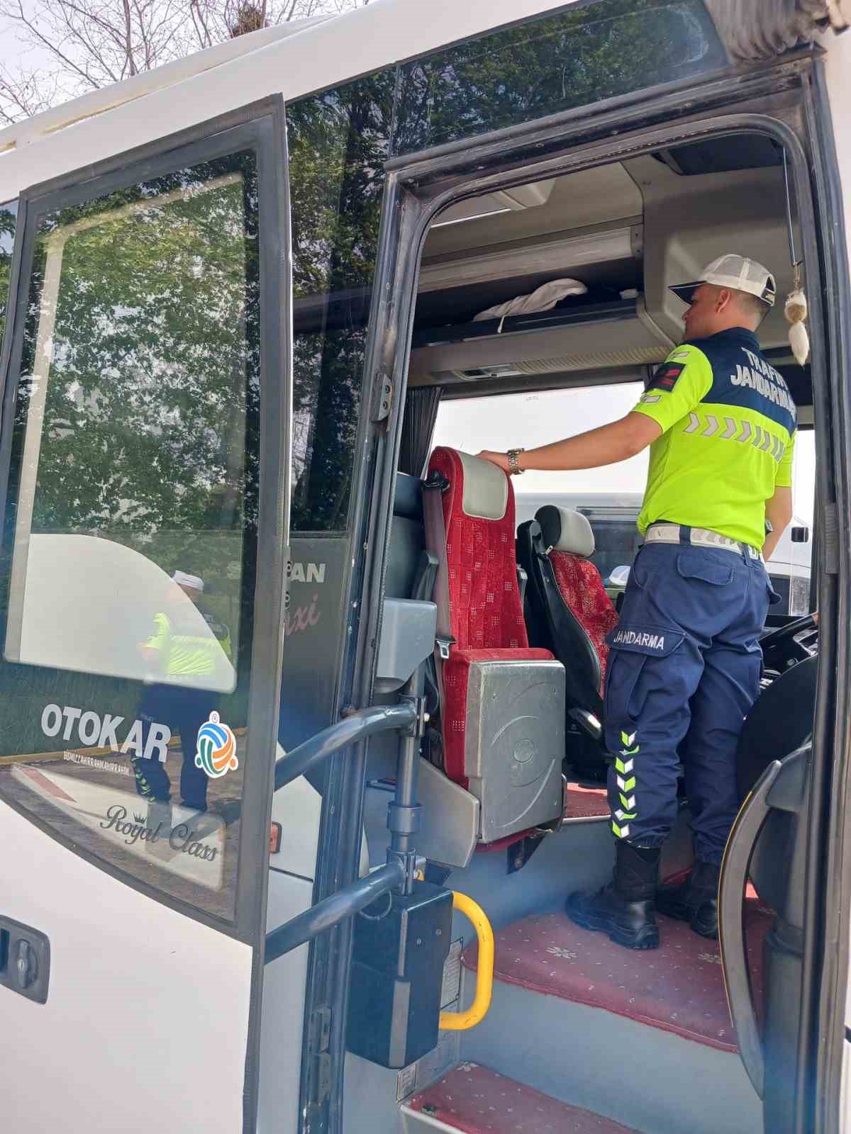 D&uuml;zce&rsquo;de okul servis ara&ccedil;ları denetimi s&uuml;r&uuml;yor
