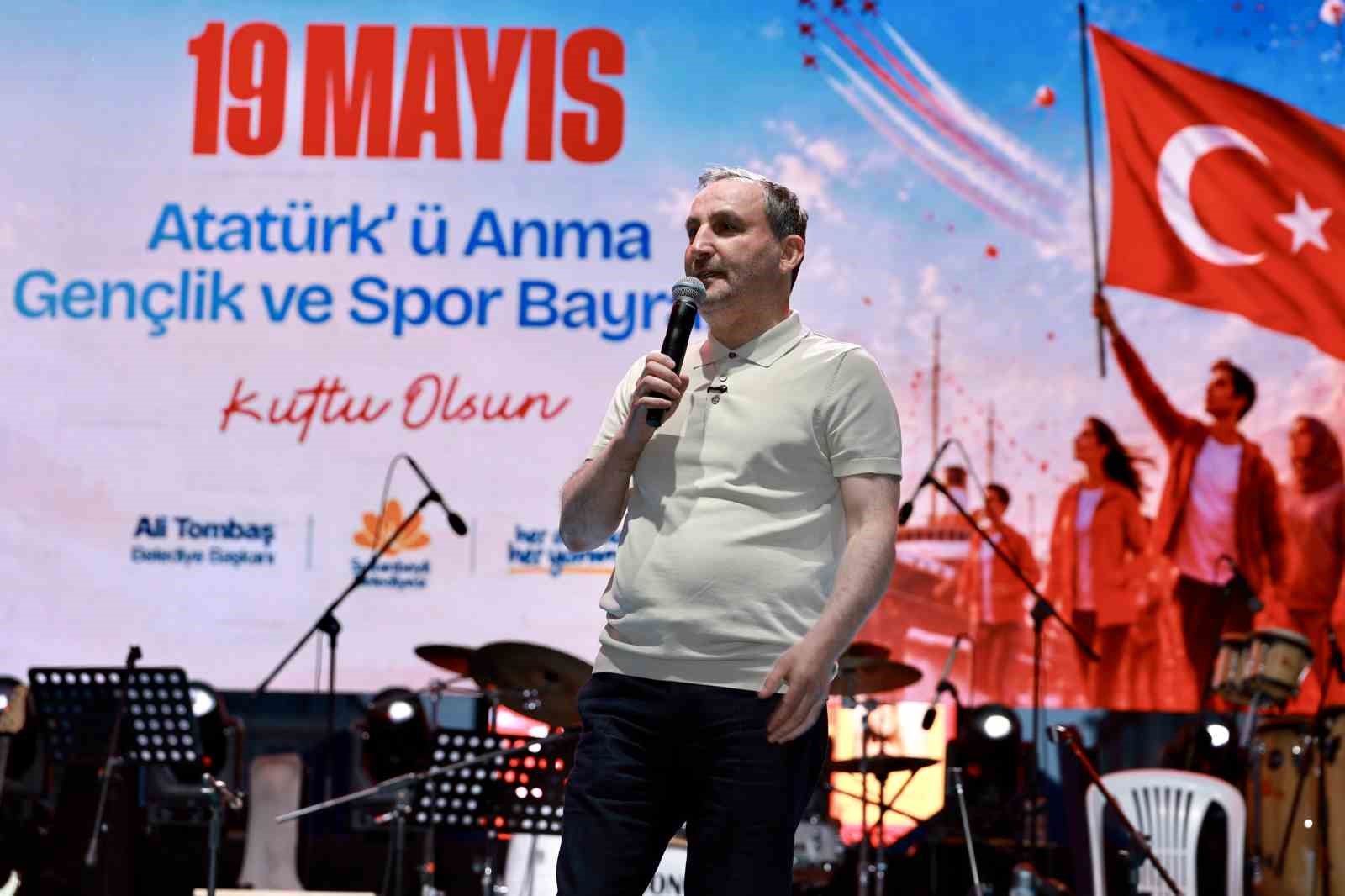 Sultanbeyli’de kanseri yenen Zeyd için binlerce balon gökyüzüne bırakıldı
