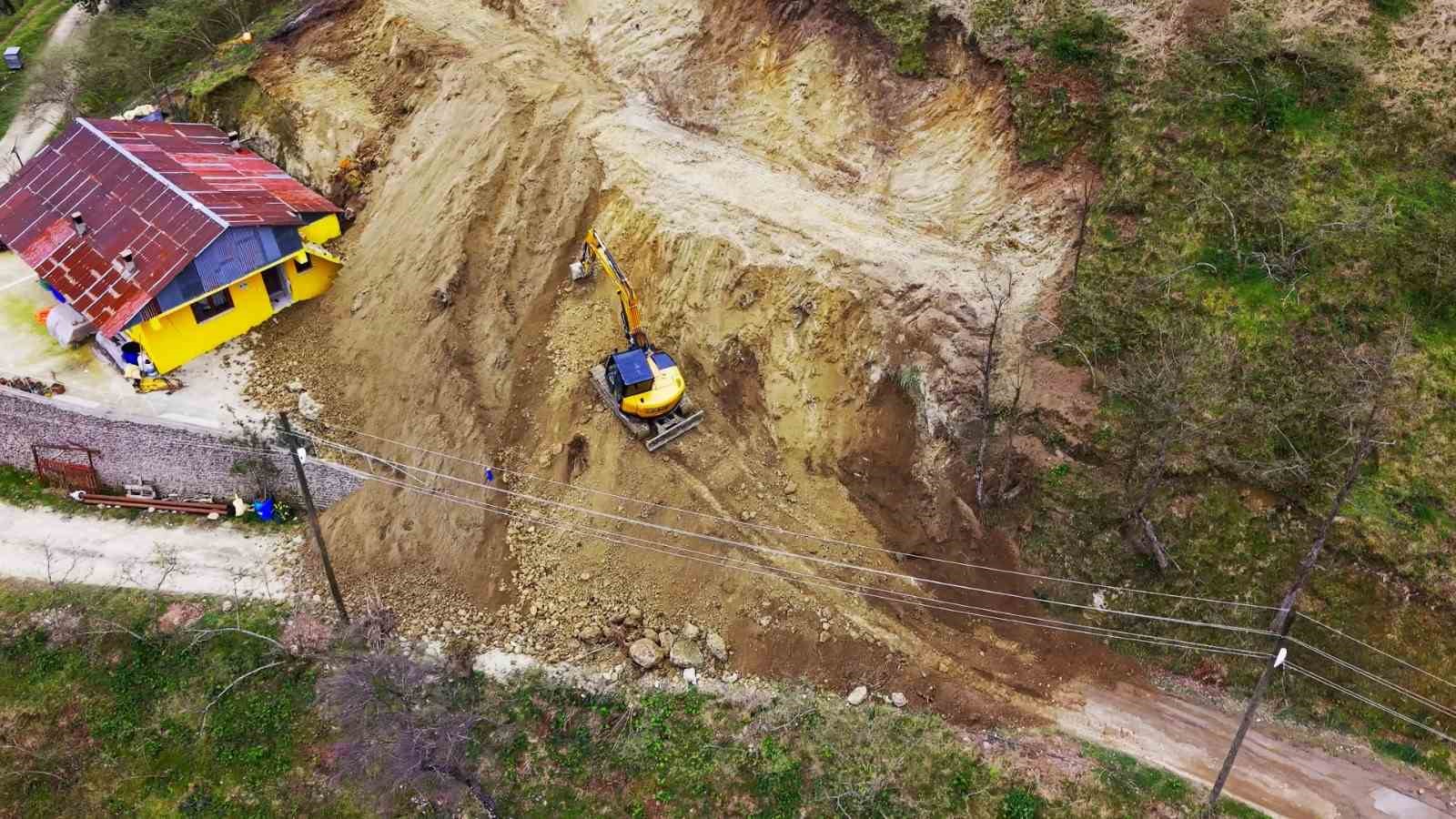 Giresun&rsquo;da heyelan sahalarında &ccedil;alışmalar s&uuml;r&uuml;yor
