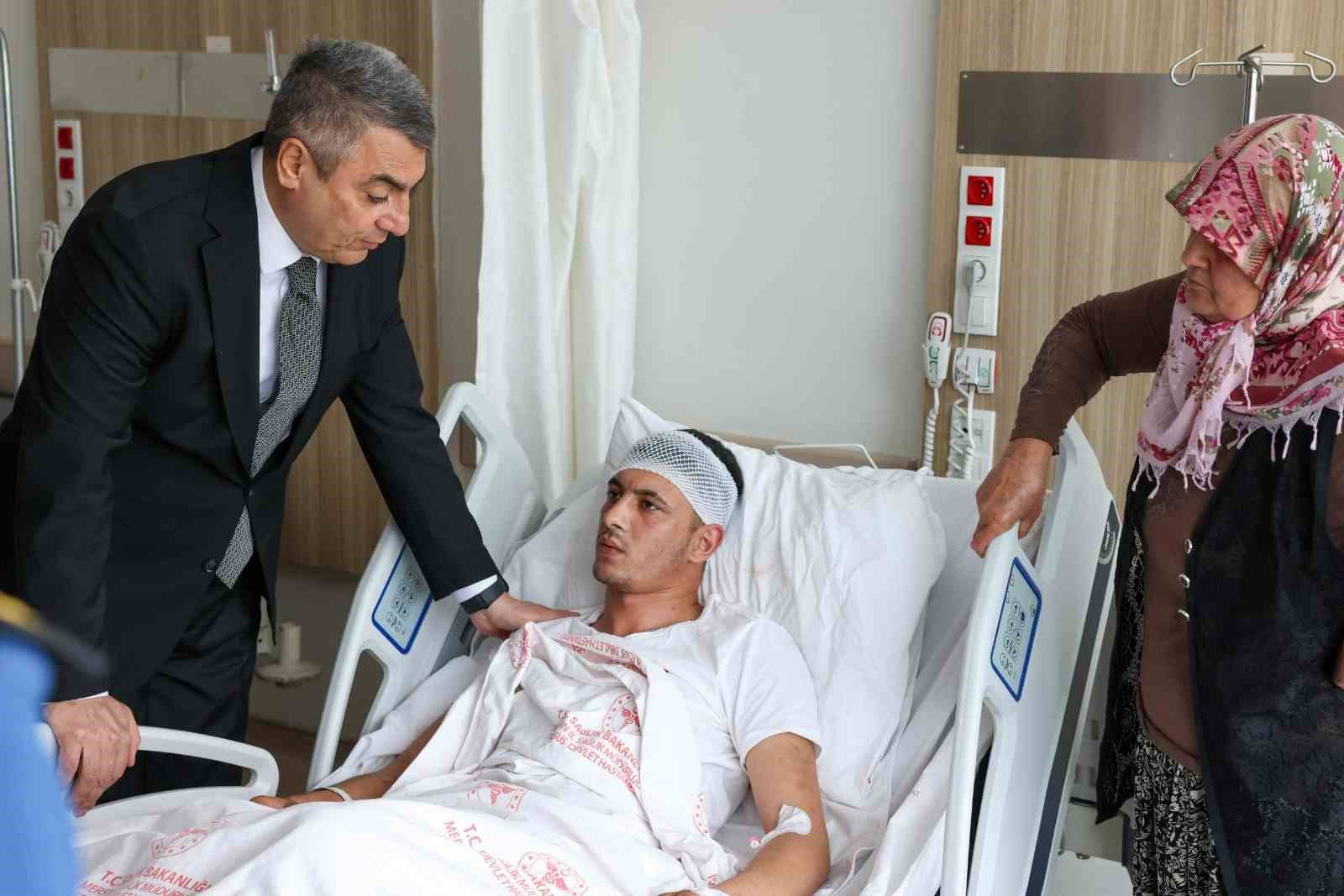Mersin&rsquo;deki katliamdan yaralı kurtulanların tedavisi s&uuml;r&uuml;yor:  "Bal var mı diye sordu, sonra silahı sıktı"

