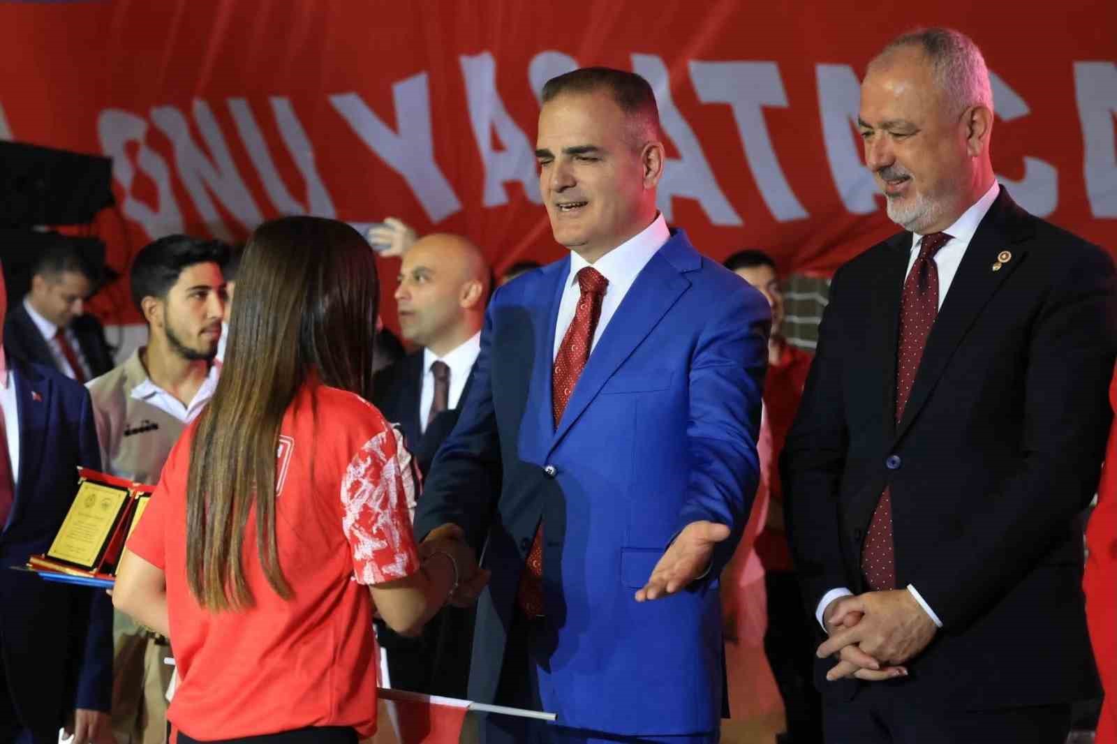 Muğla&rsquo;da başarılı sporculara &ouml;d&uuml;l yağdı
