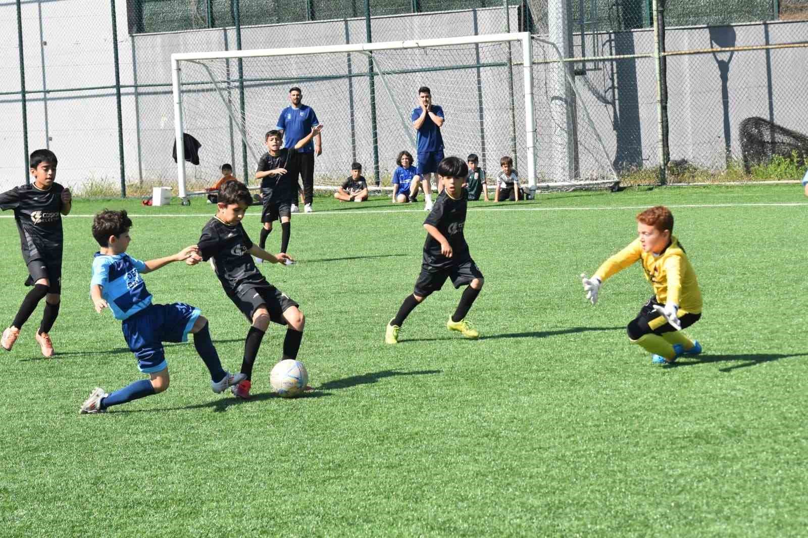 Minikler 19 Mayıs ruhunu sahaya taşıdı
