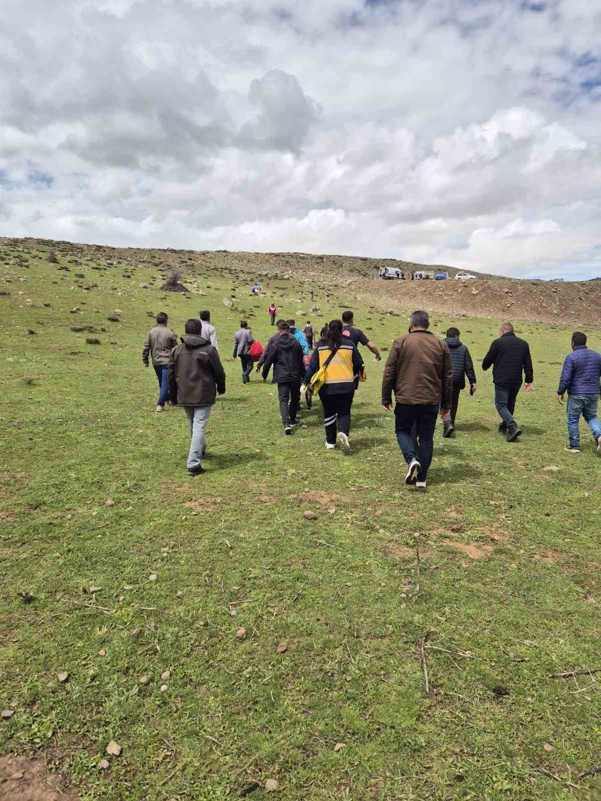 Dağlık alanda düşerek yaralanan şahsı ekipler kurtardı
