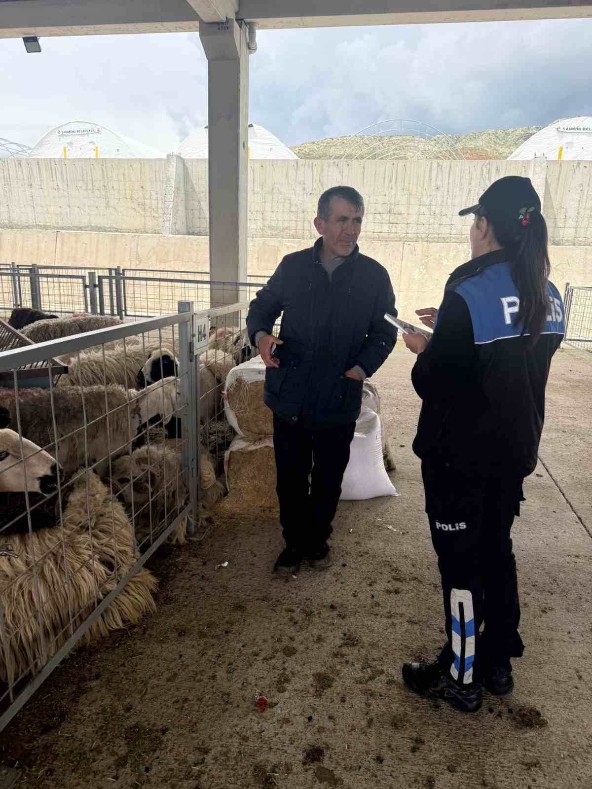 Emniyetten hayvan pazarında sahte para uyarısı
