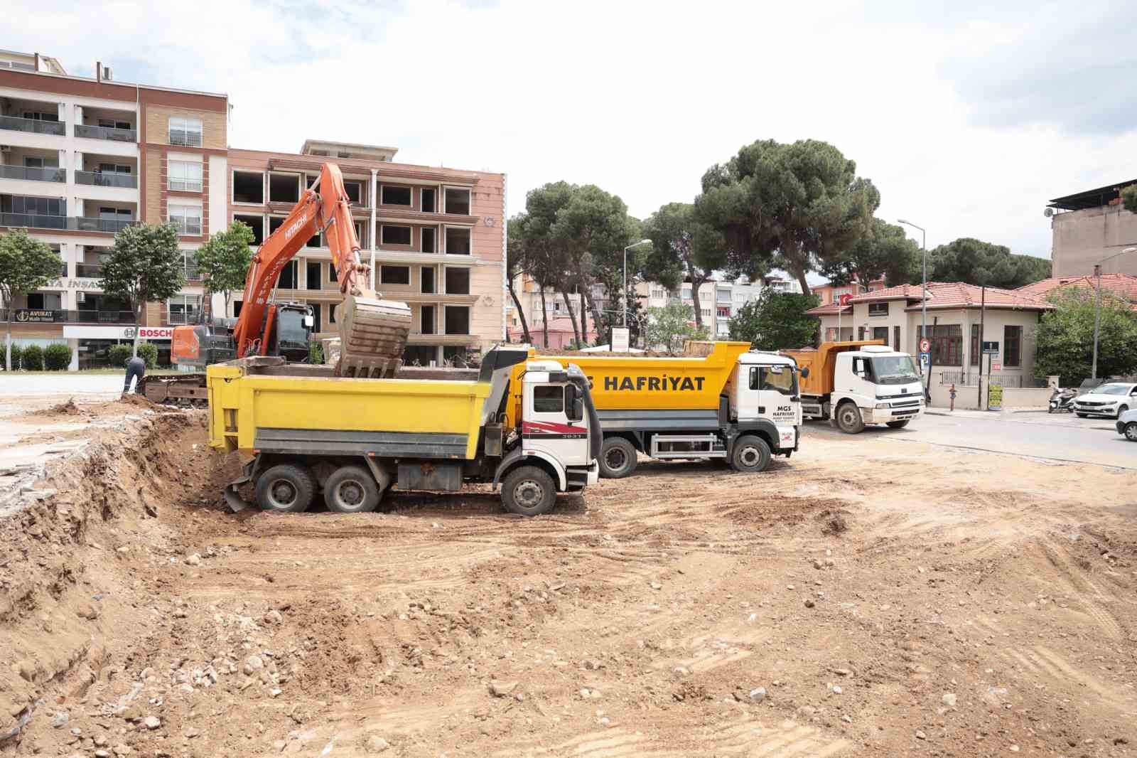 İncirliova’nın Yeni Meydan Projesi’nde ilk kazma vuruldu