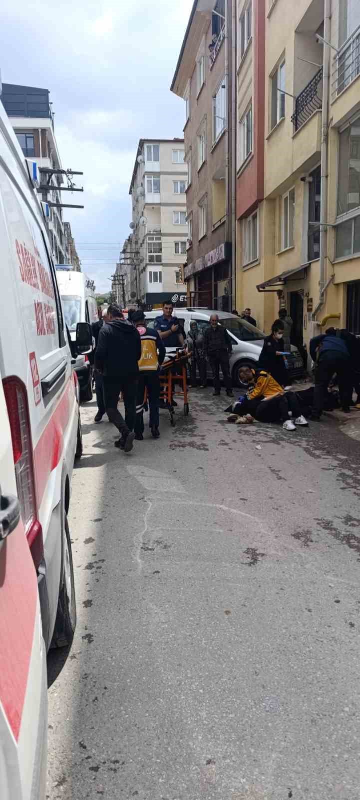 Eskişehir’de araç yayalara çarptı: 2’si ağır 3 yaralı
