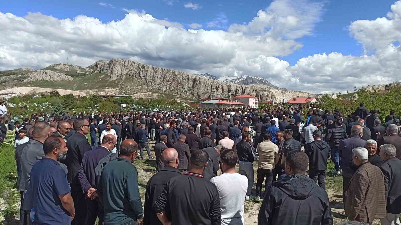 İş kazasında hayatını kaybeden genç toprağa verildi
