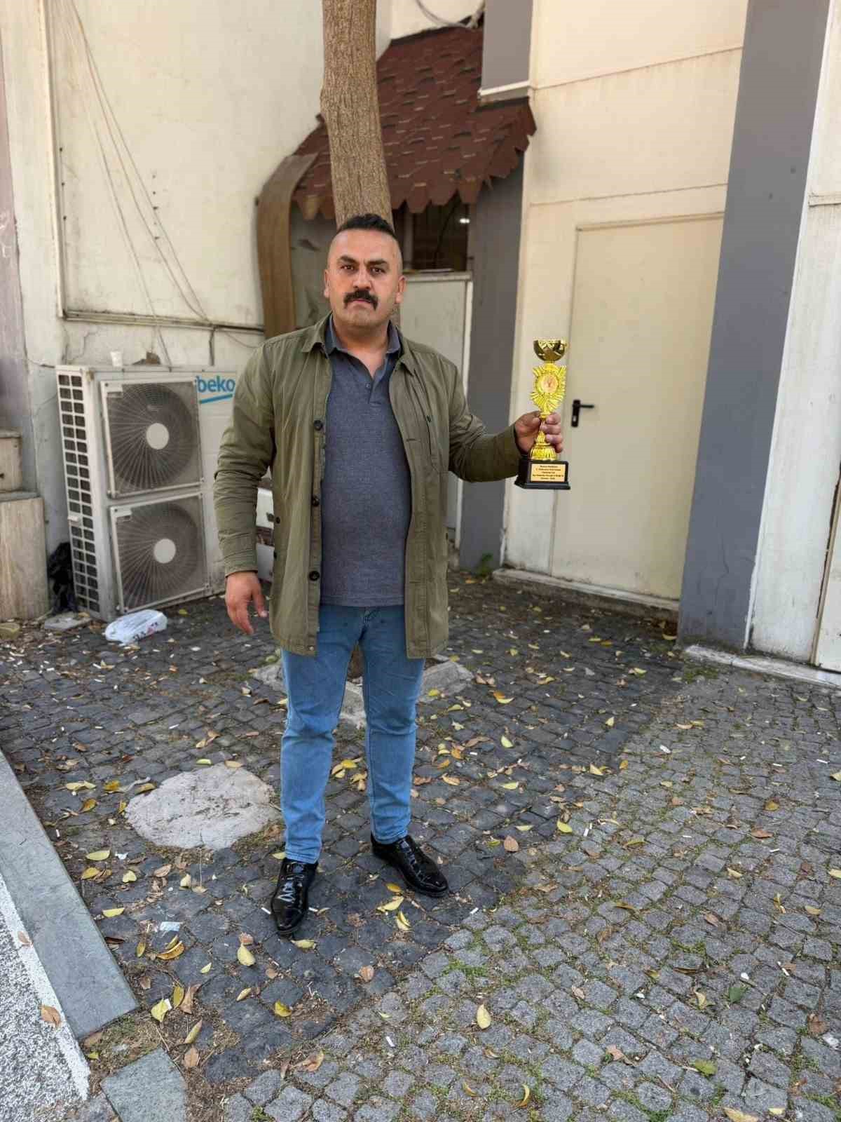Bornova&rsquo;da dama heyecanı: Muşlu Ahmet Tokmak &uuml;&ccedil;&uuml;nc&uuml; oldu
