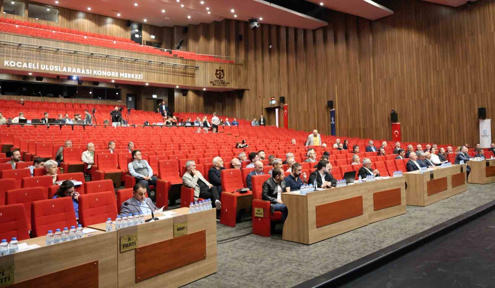 B&uuml;y&uuml;kakın&rsquo;dan İzmir&rsquo;e: "Sabır diliyorum"
