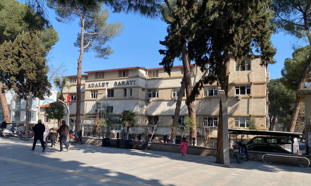 Alaşehir’de 21 kök kenevir ele geçirildi
