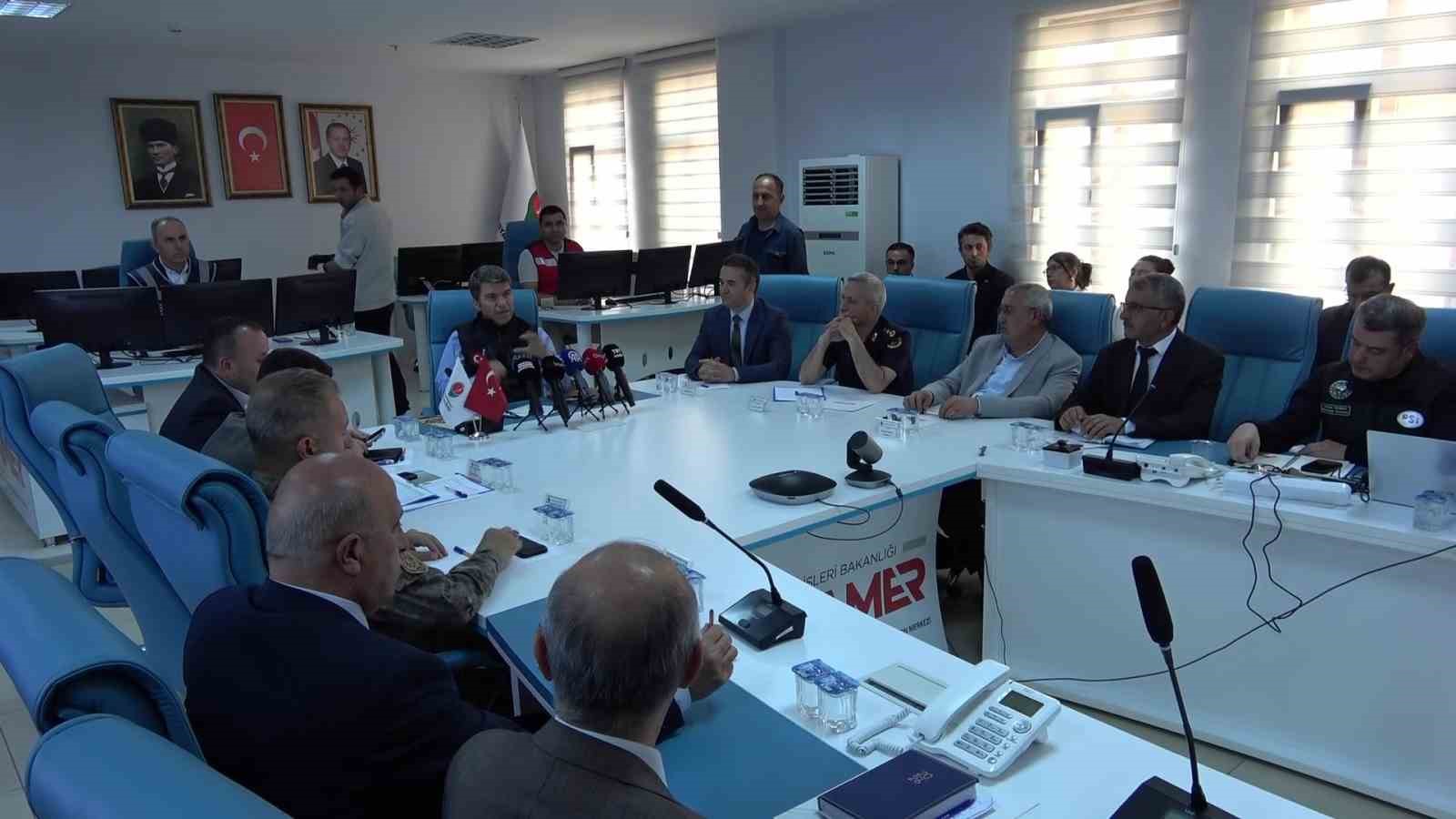 Amasya&rsquo;da taşkın durumu masaya yatırıldı: "Aşırı yağış gelmediği takdirde Almus Barajı&rsquo;ndan gelen su y&uuml;k&uuml;n&uuml;n sorunsuz tahliye edilmesi &ouml;ng&ouml;r&uuml;l&uuml;yor"
