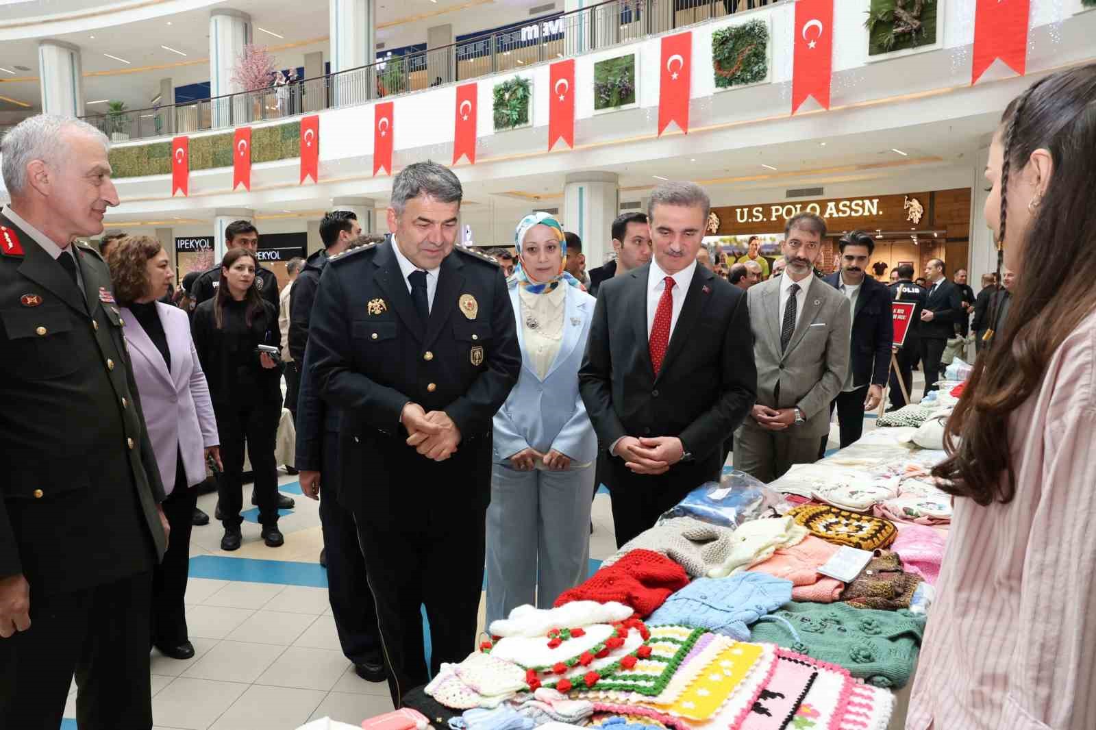 Erzurum’da emniyet mensuplarının eşlerinden hayır çarşısı