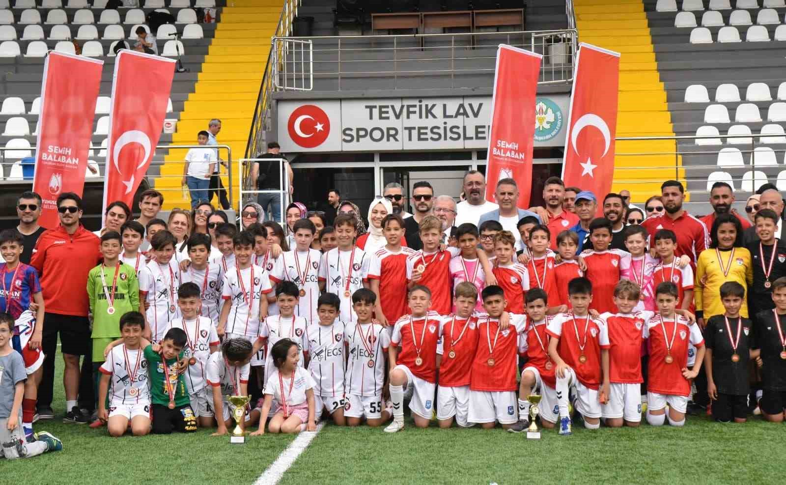 Minikler 19 Mayıs ruhunu sahaya taşıdı
