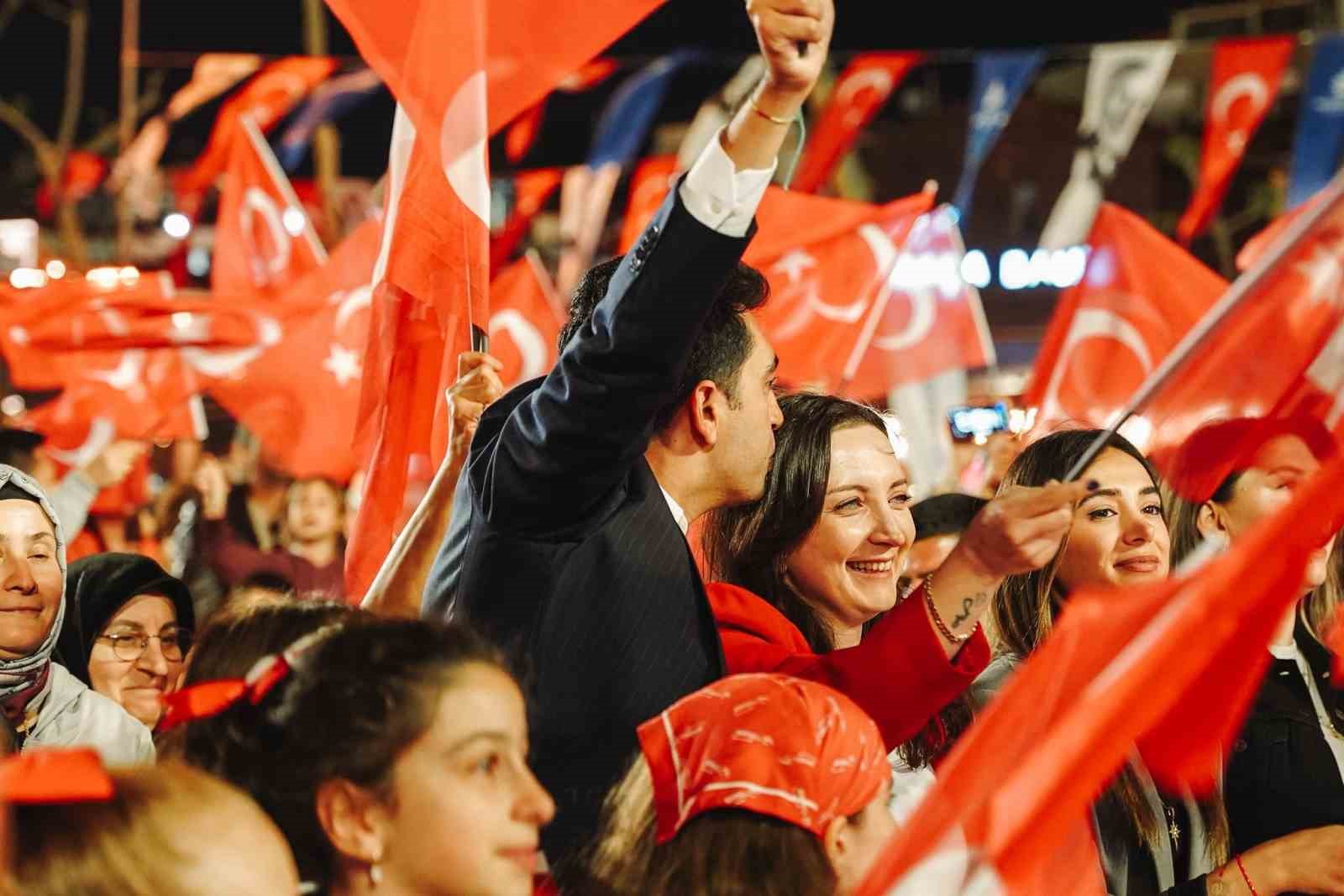 Tuzlalılar 19 Mayıs&rsquo;ı Gen&ccedil;lik Konseri ile kutladı
