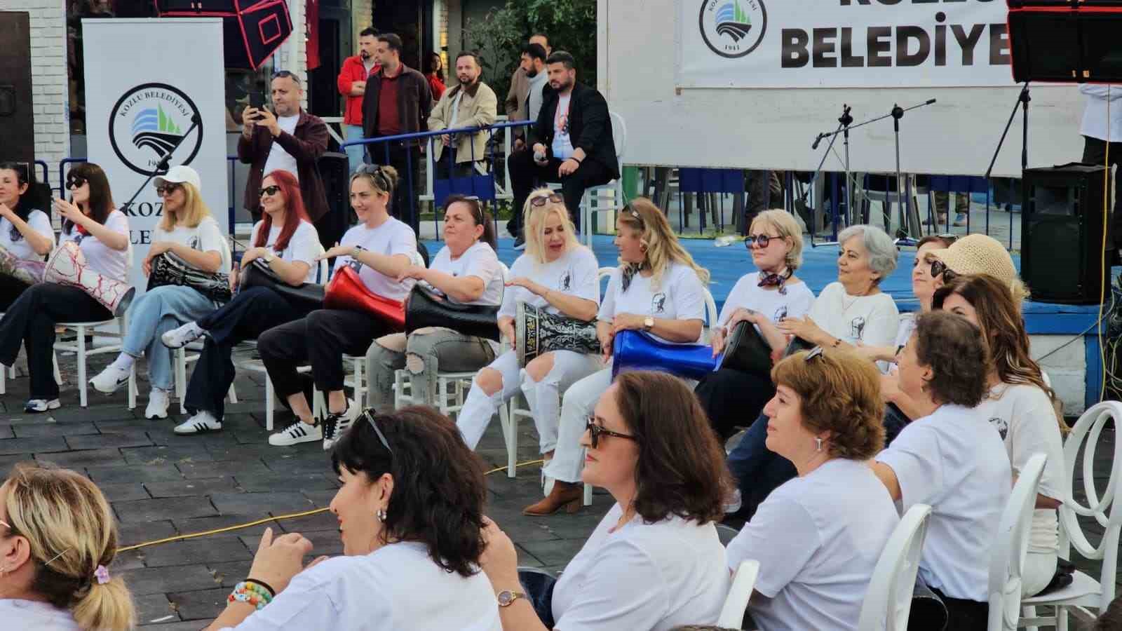 55 kadın bir araya geldi, hayatın stresini darbuka öğrenerek attı