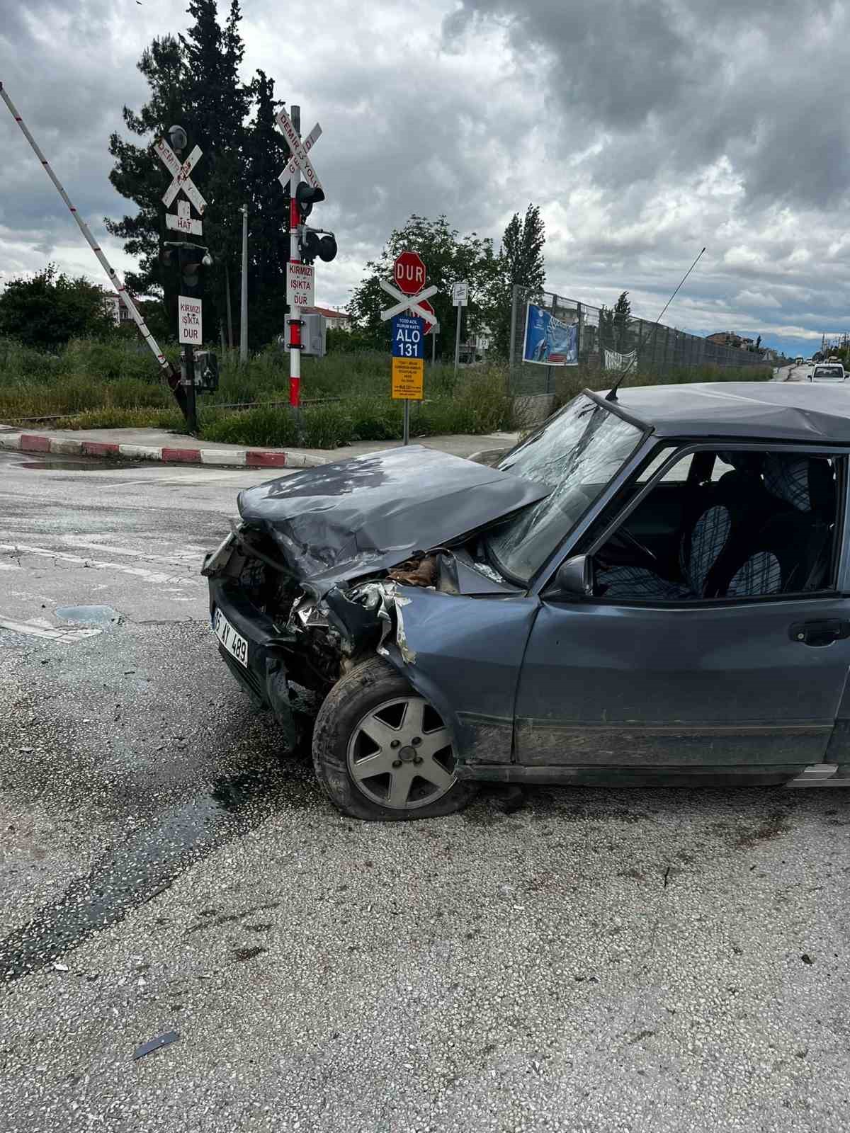 Burdur’da okul servisi ile otomobil çarpıştı: 7 yaralı