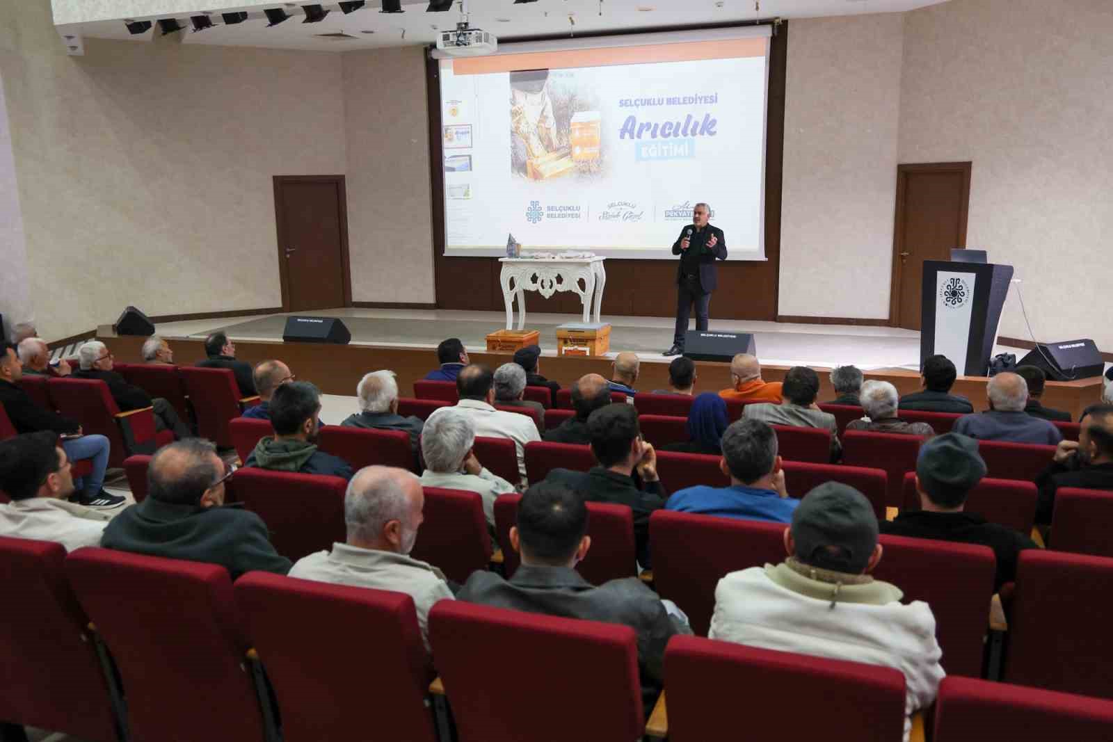 Sel&ccedil;uklu Belediyesi Arılı Kovan Desteği Projesi&rsquo;ni 4. kez d&uuml;zenledi
