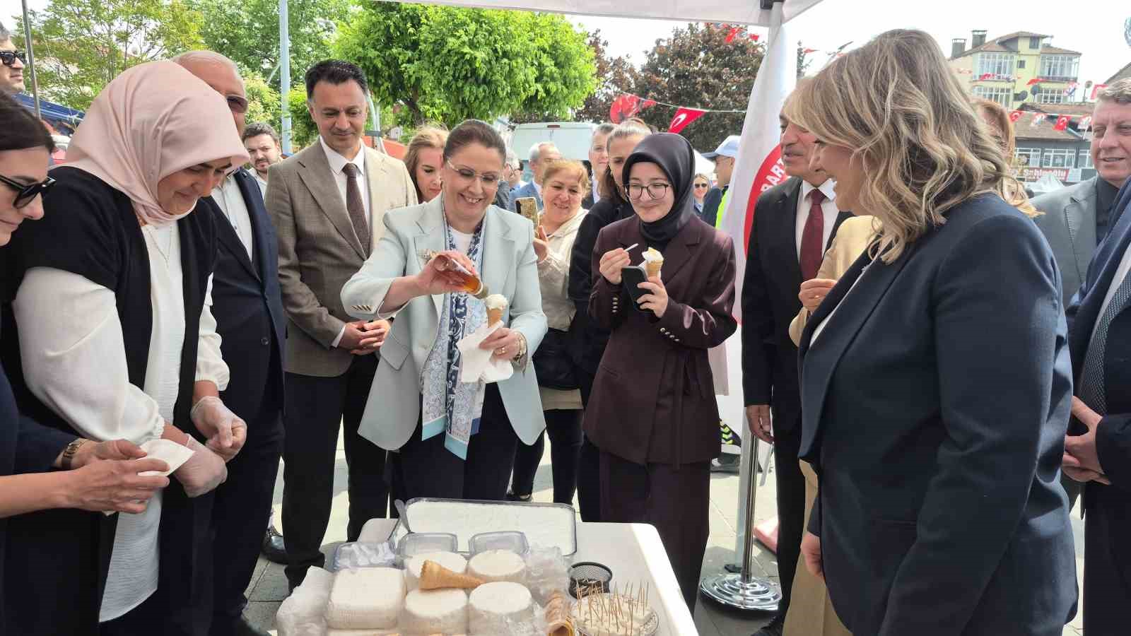 Y&ouml;resel &uuml;r&uuml;nlere mehteranlı tanıtım
