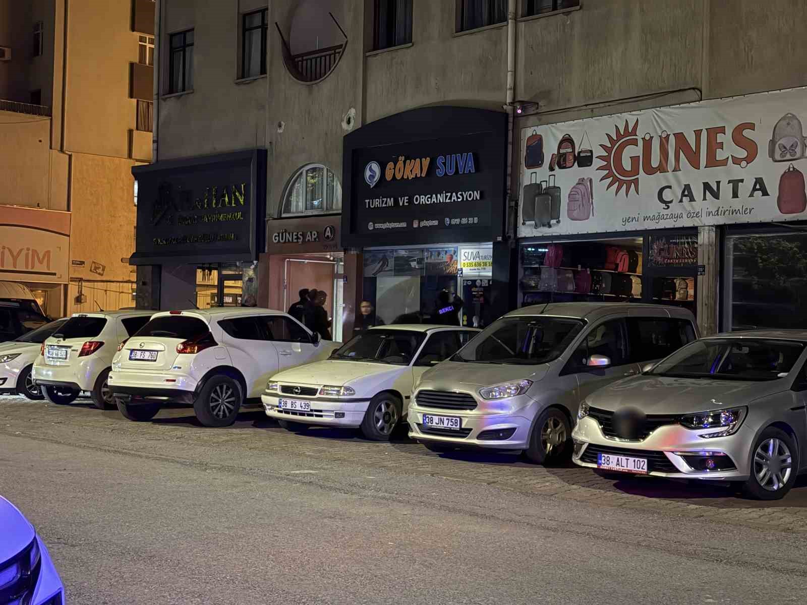 Kayseri&rsquo;de turizm acentasını kurşunlayan şahıs yakalandı
