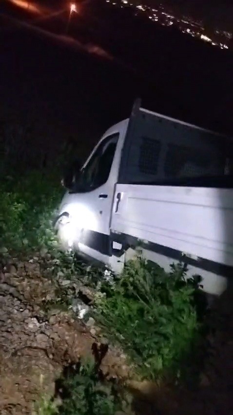Direksiyon hakimiyetini kaybeden sürücü şarampole uçtu
