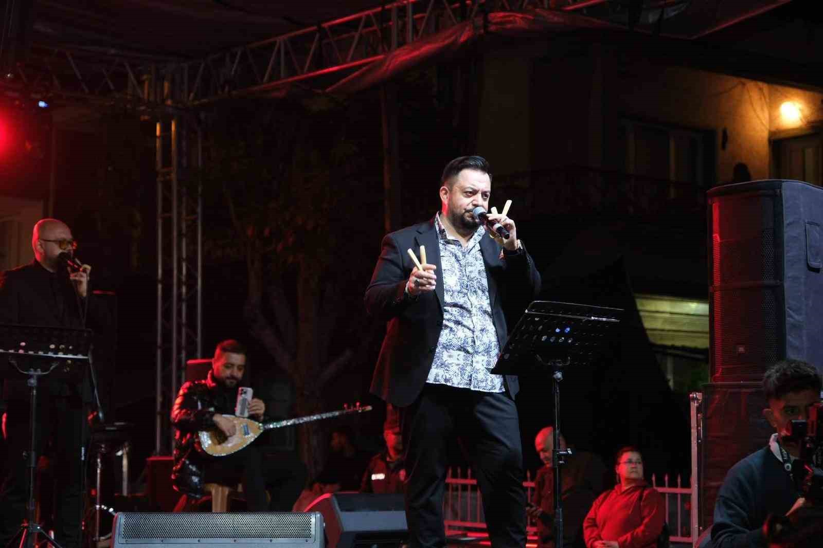 Hüseyin Kağıt Sarıgöl’ü coşturdu