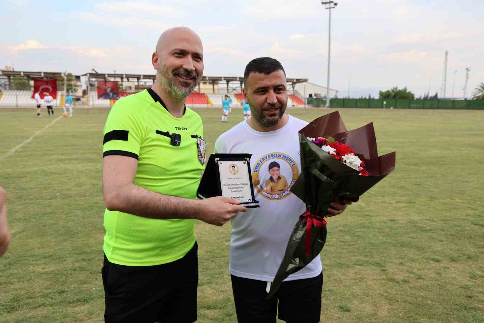 Sökespor altyapısında futbola başlayan Taşdemir, sahalara veda etti