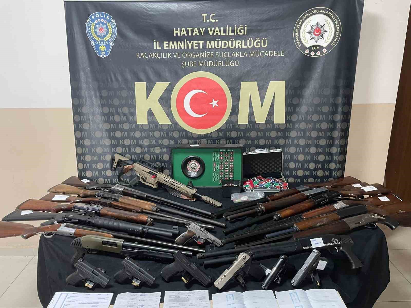 Esnafı sözde korumayla haraca bağlayan ve kadınlara zorla fuhuş yaptıran örgüte operasyon: 28 tutuklama
