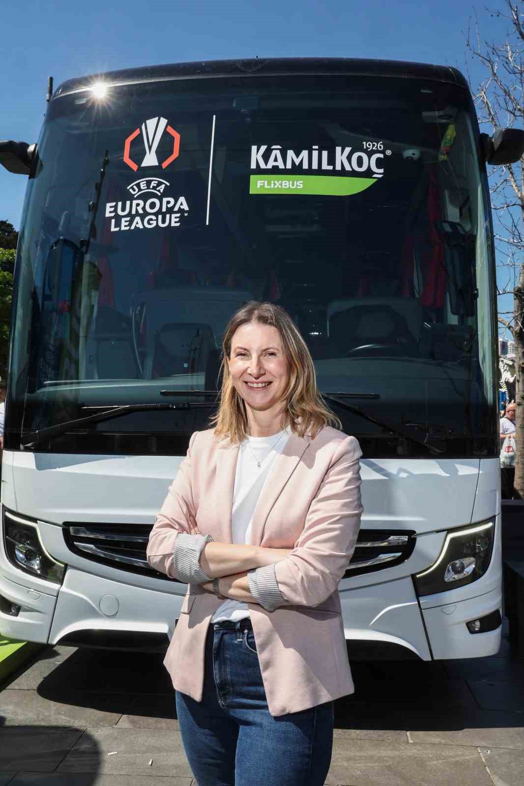 Kamil Koç, UEFA Avrupa ligi finali öncesi taraftar festivalinde futbolseverlerle buluştu