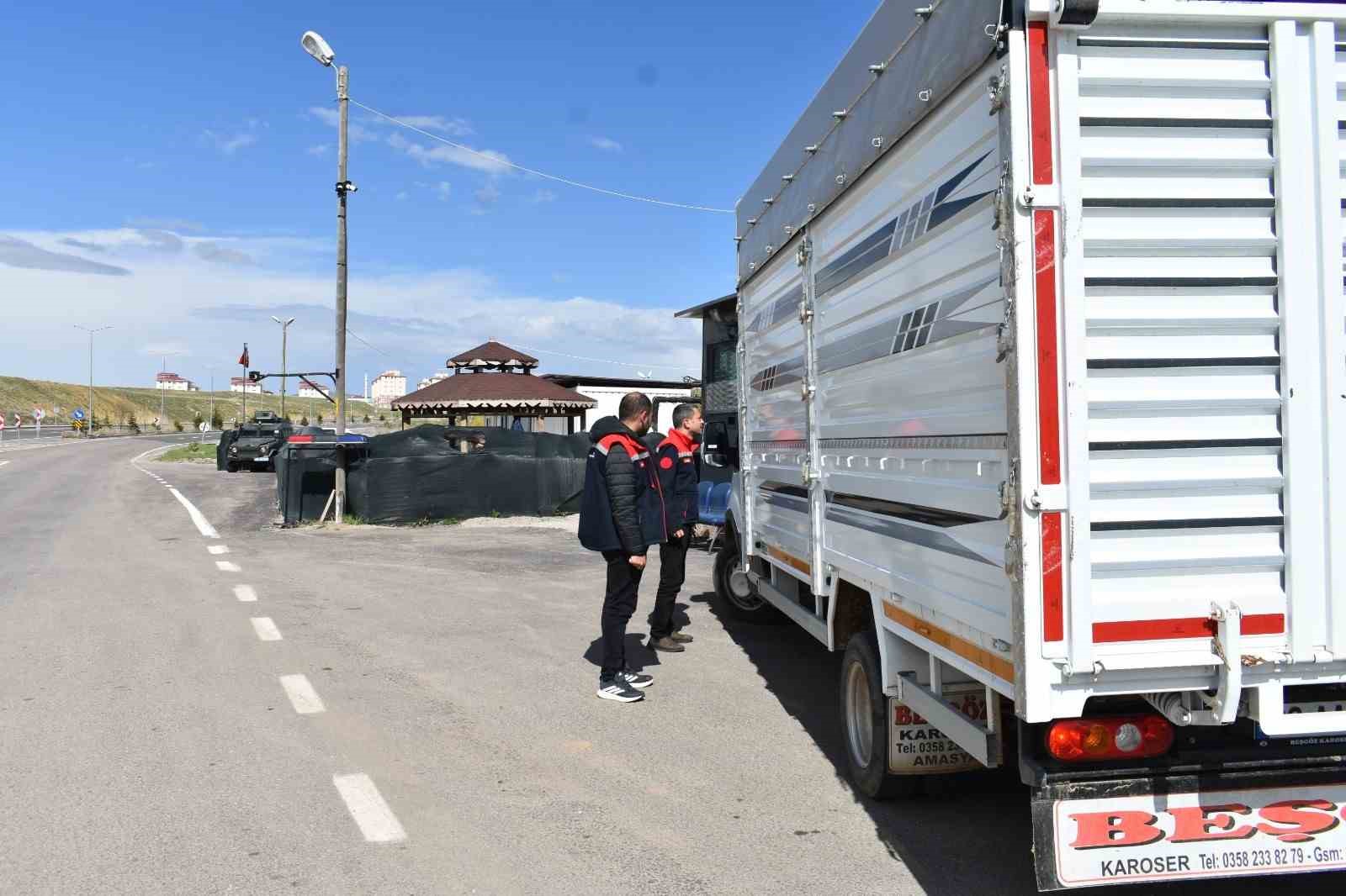 Bayburt’ta bayram öncesi hayvan sevkiyatlarına sıkı denetim