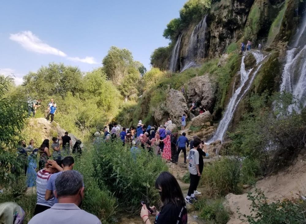 Kar suları Girlevik Şelalesi&rsquo;ni coşturdu
