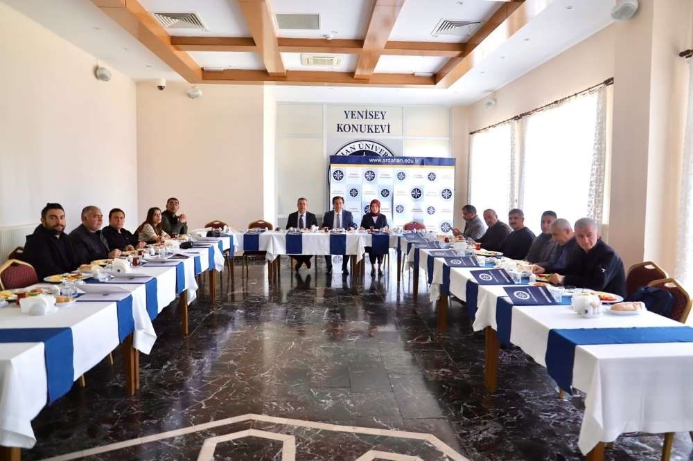 Rektör Emiroğlu Basınla Buluştu
