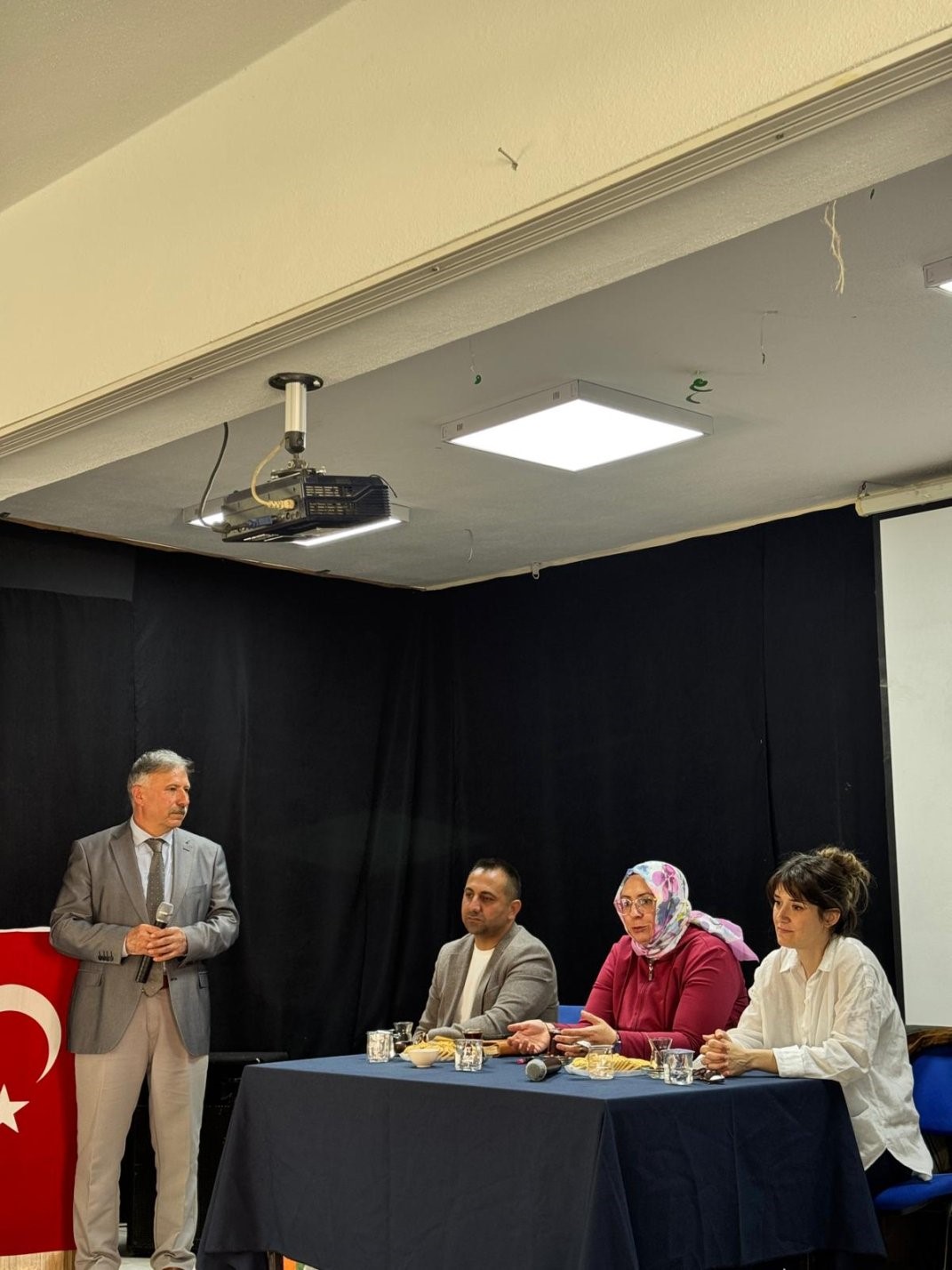 &Ouml;ğrenciler yazarlarla buluştu
