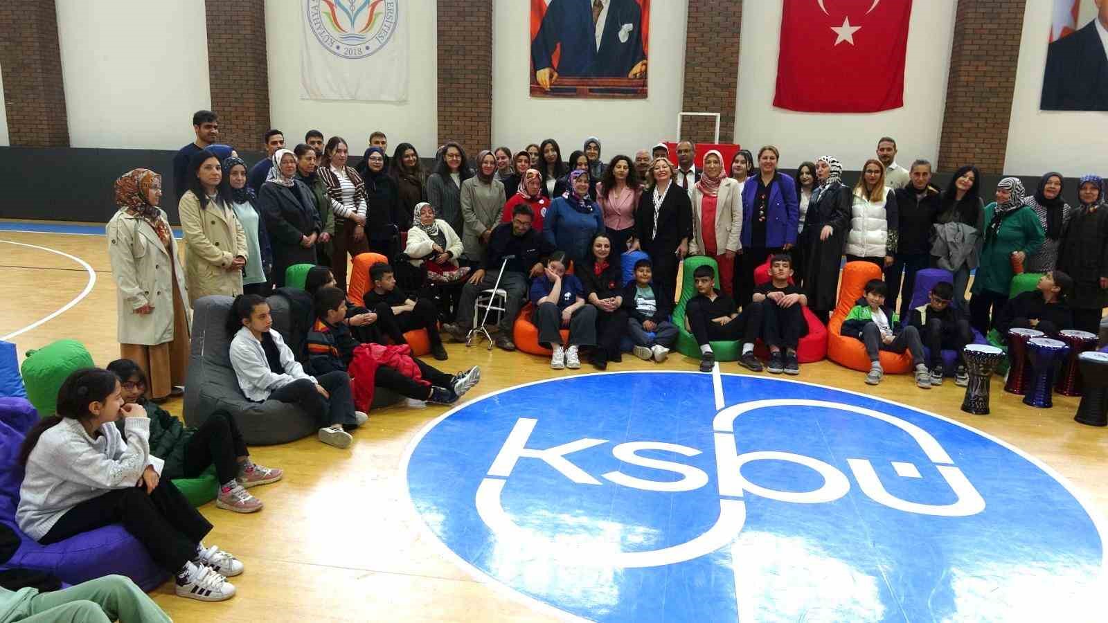 K&uuml;tahya&rsquo;da işitme engelli bireyler ve &ouml;ğrenciler "Ritimde Birlikteyiz" etkinliğinde buluştu
