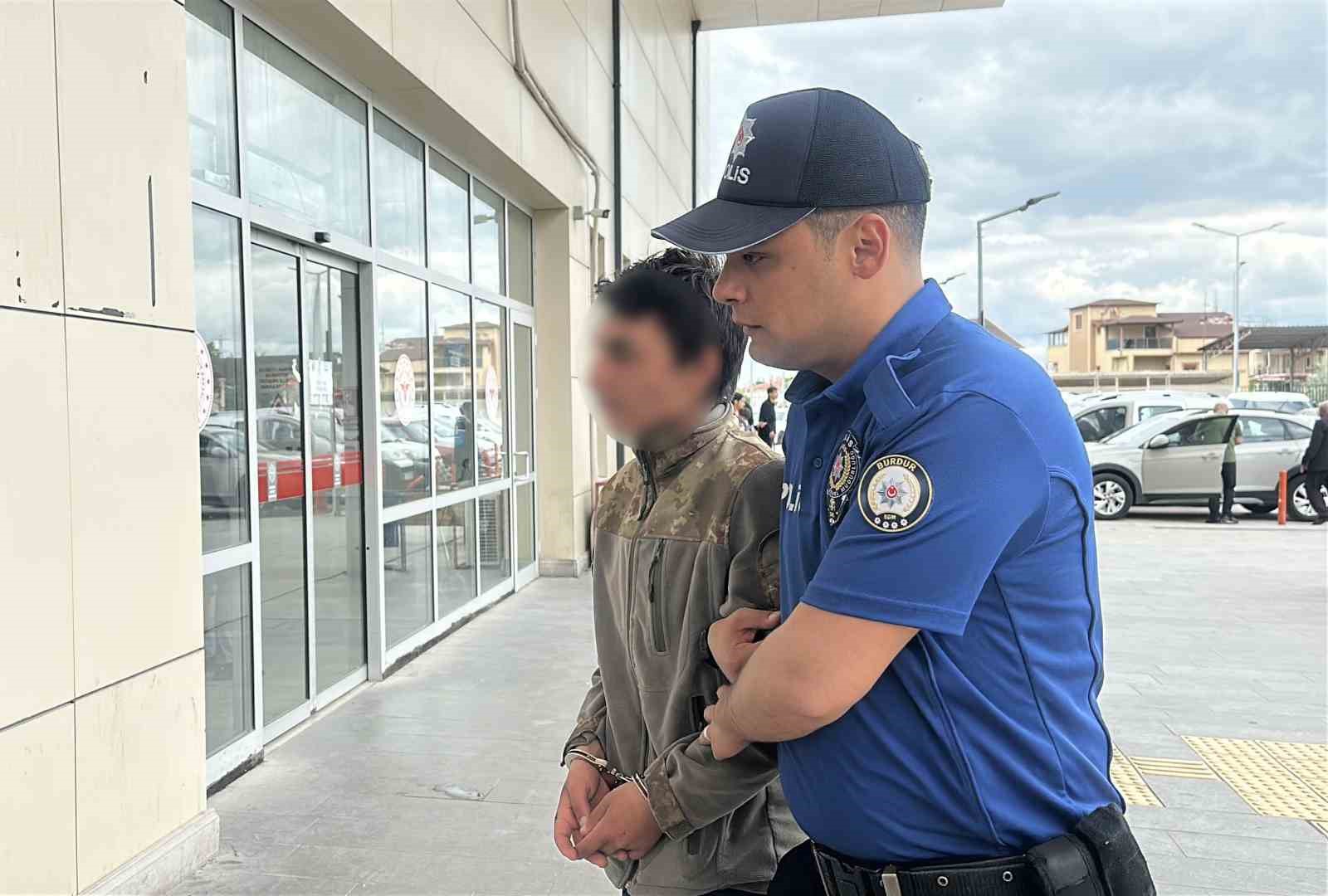 Geçtiğimiz hafta duraktan taksiyi çalmaya çalışıp yakalandı, bu sefer evini yaktı