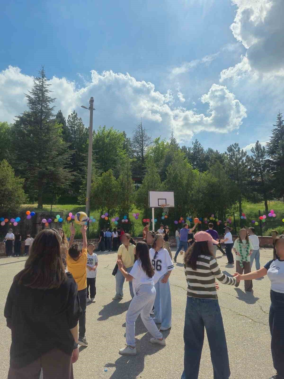 Neşeli Hayatlar Derneği, 19 Mayıs’ta çocukların yüzünü güldürdü