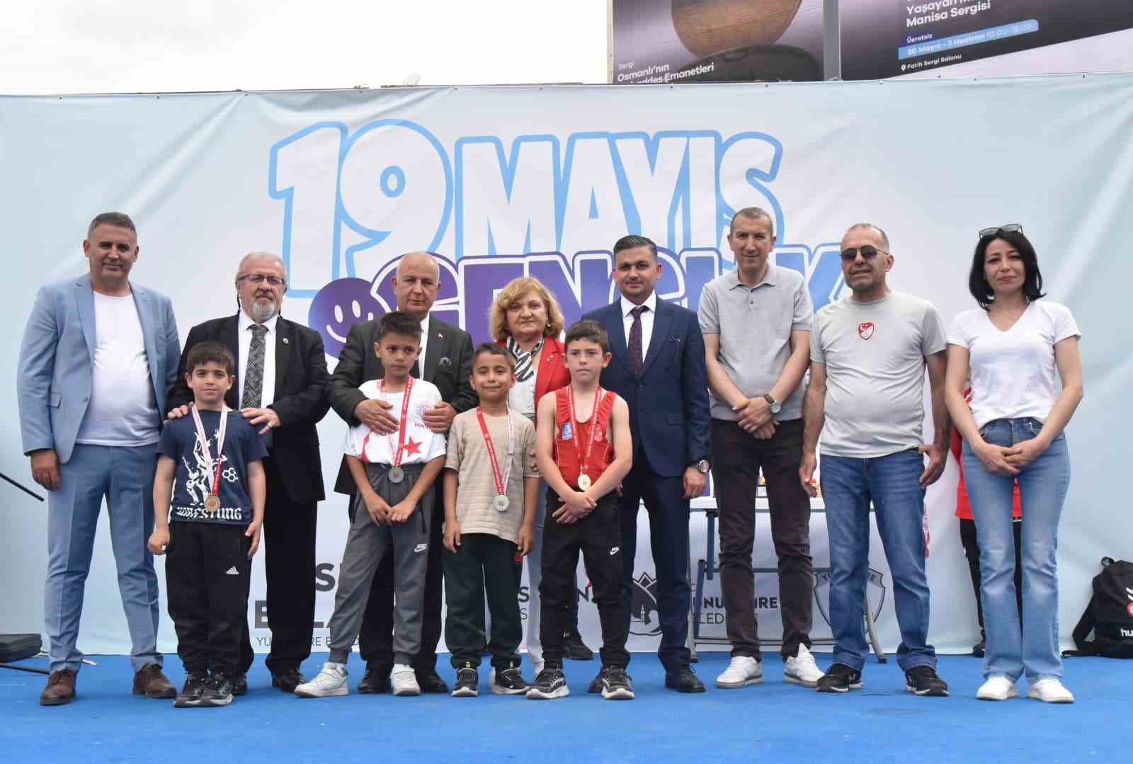 Minik pehlivanlar 19 Mayıs için er meydanına çıktı