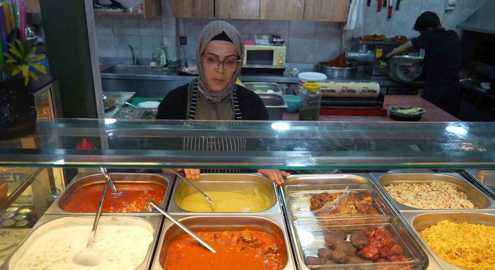 Evde başladığı yemek serüvenini işletmeye dönüştürdü