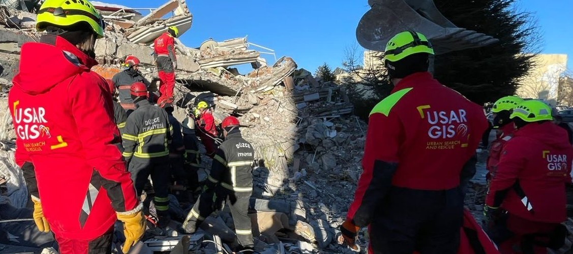 Enkaz altında kurulan kardeşlik
