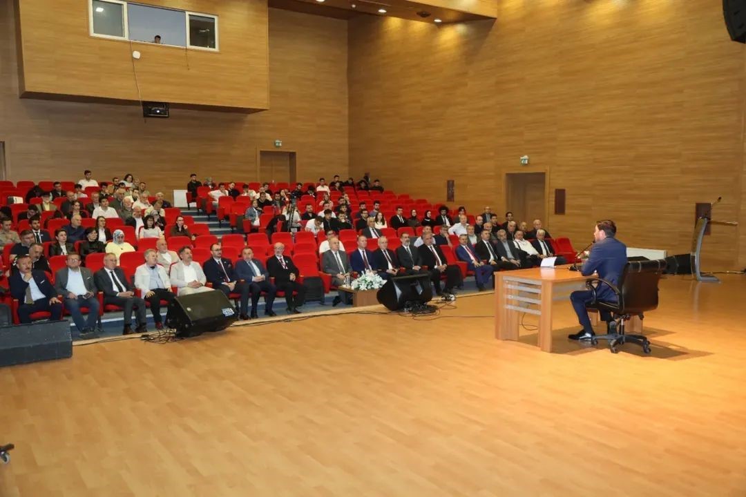 Başkan Yazıcıoğlu&rsquo;na "Babadan Oğula Devlet Adamı" &ouml;d&uuml;l&uuml;
