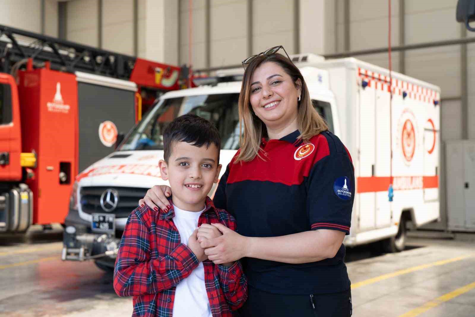 Yangınlarda vatandaşa, evinde ise oğluna umut oluyor