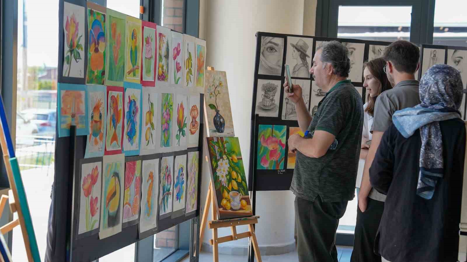 Başiskele’de her yaştan vatandaşa yönelik kurs ve atölyelere yoğun ilgi