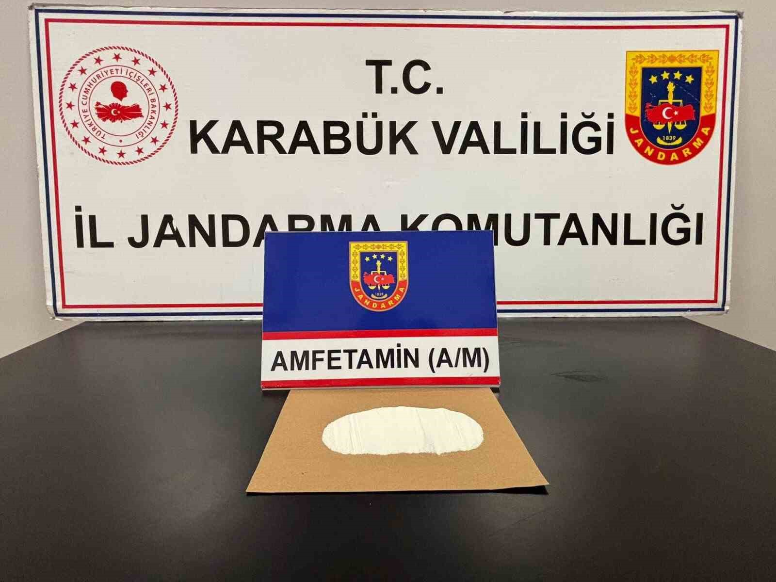Uyuşturucu operasyonlarında 4 ş&uuml;pheli yakalandı
