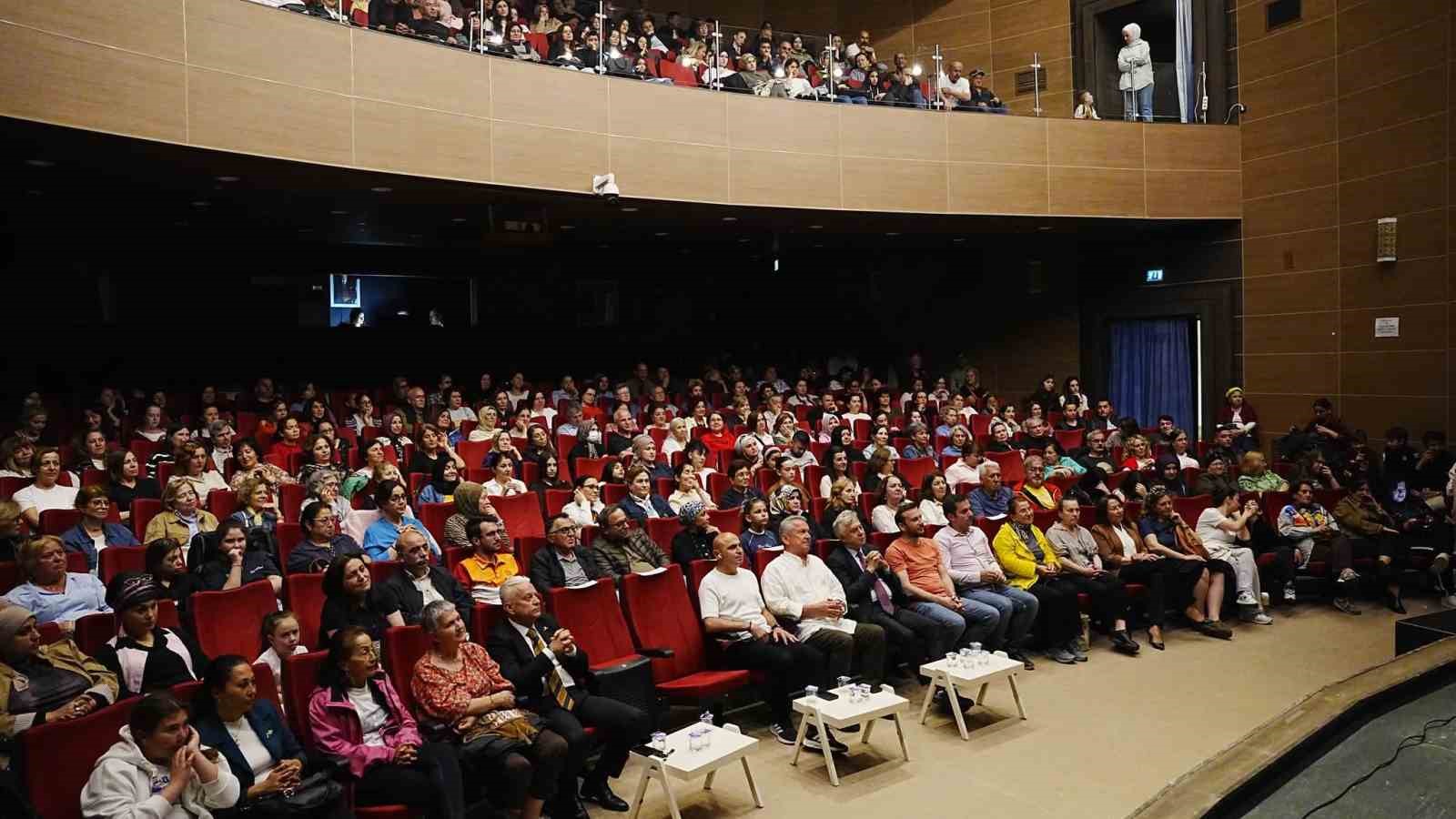 ’Annemin Müstakbel Kocası’ Çaycuma’da seyirciyle buluştu