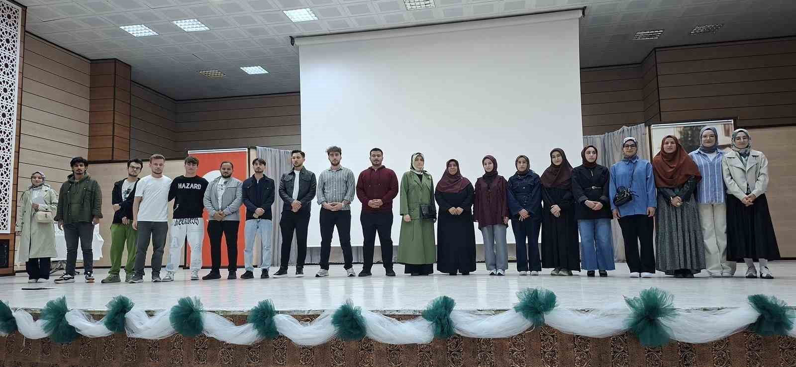 Erzincan M&uuml;ft&uuml;l&uuml;ğ&uuml;nden gen&ccedil;lere manevi sinema etkinliği
