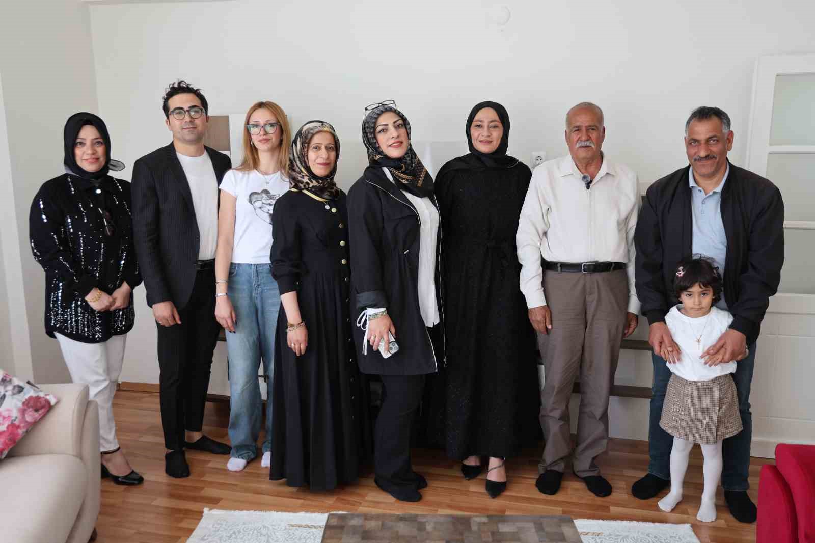 Elazığ seferber oldu: Minik Zeynep ve dedesi yeni evlerine kavuştu
