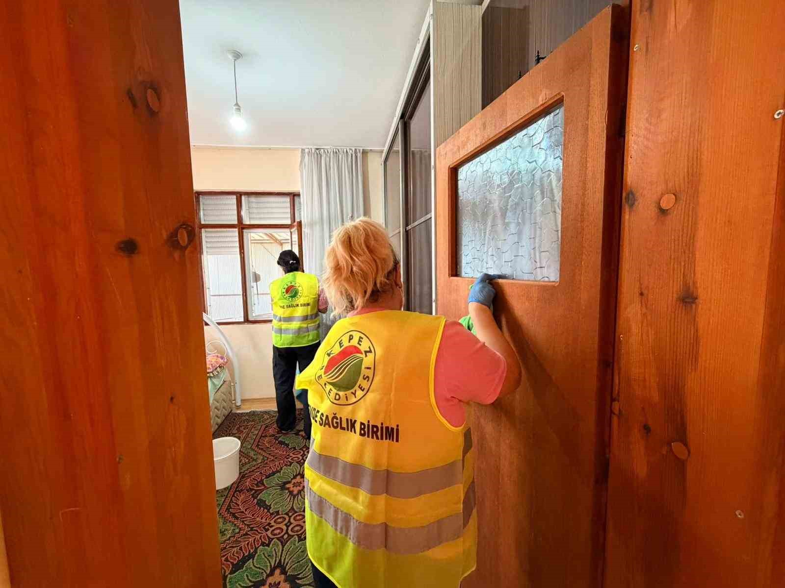 Kepez’de şehit ve gazi evlerinde bayram temizliği