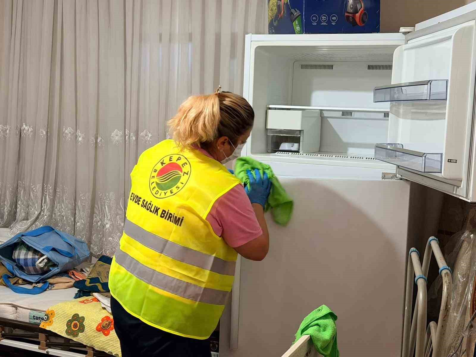 Kepez&rsquo;de şehit ve gazi evlerinde bayram temizliği
